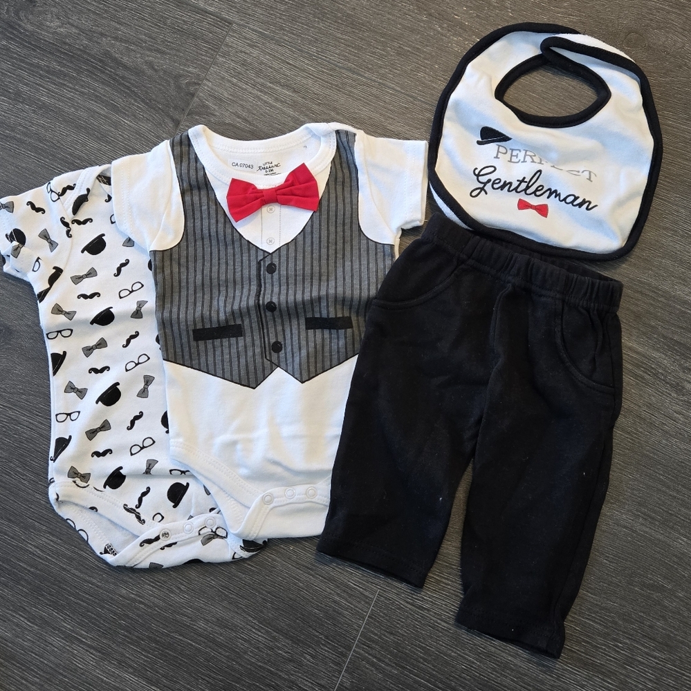 4 piece set 0-3 Month
